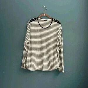 Nautica gray and white long‎ sleeve shirt, zip shoulder women’s size XXL